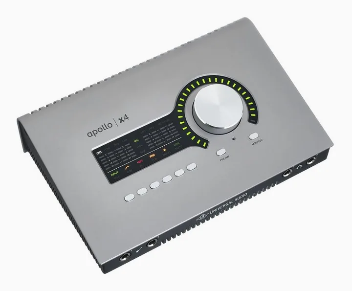 Universal Audio Apollo X4 Gen2 AC Pro, höljet sett från sidan