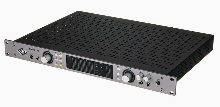 Universal Audio Apollo x6 Gen2 AC Sphere Bundl, nivåmätarna och lysdioderna