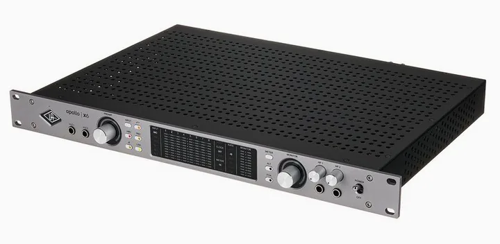 Universal Audio Apollo x6 Gen2 AC, nivåmätarna och lysdioderna
