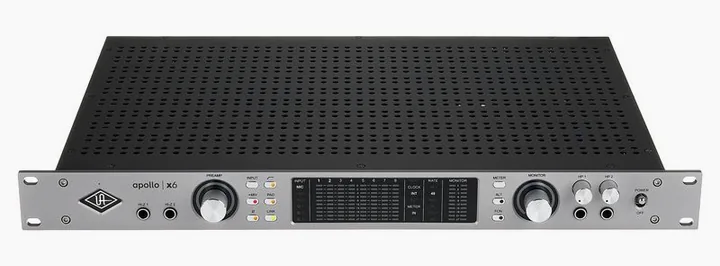 Universal Audio Apollo x6 Gen2 AC Pro, höljet sett från sidan