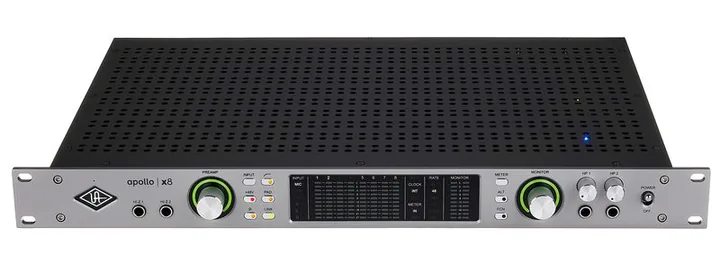 Universal Audio Apollo x8 Gen2 AC, ingångarna på framsidan