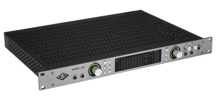 Universal Audio Apollo x8 Gen2 AC Pro, ingångarna på framsidan