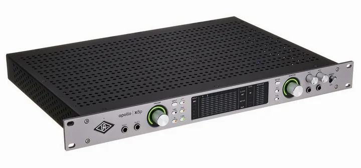 Universal Audio Apollo x8p Gen2 AC Pro, ovansidan av lådan