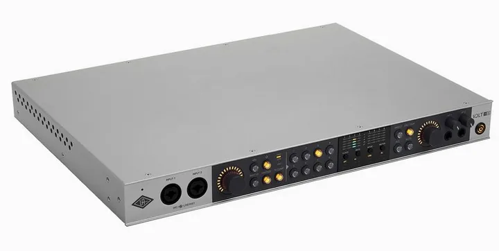 Universal Audio Volt 876 USB Recording Studio, ingångarna på framsidan
