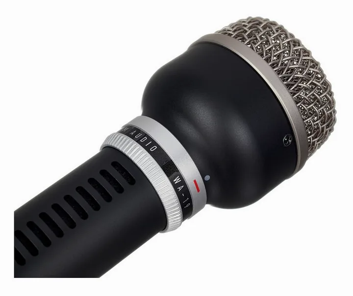 Warm Audio WA-19B, mikrofonkorgen på nära håll