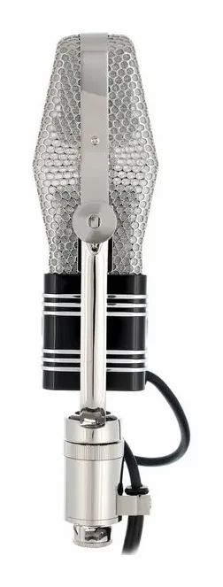 Warm Audio WA-44, XLR-kontakten i botten