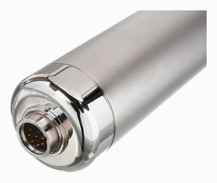 Warm Audio WA-CX12, XLR-kontakten i botten