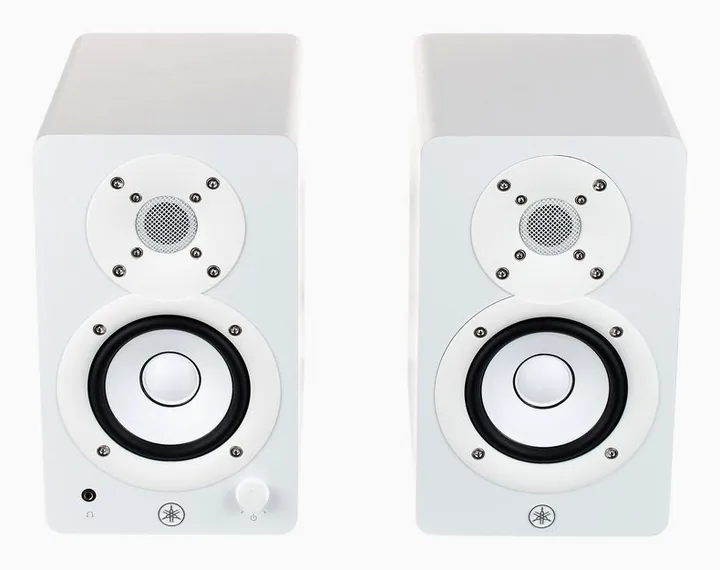 Yamaha HS 3 W, fronten med woofer och diskant