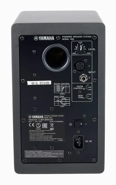 Yamaha HS 5 SG, loggan och ytan