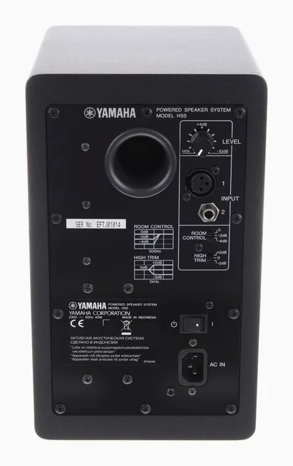 Yamaha HS 5 M-Control Bundle, fronten med woofer och diskant