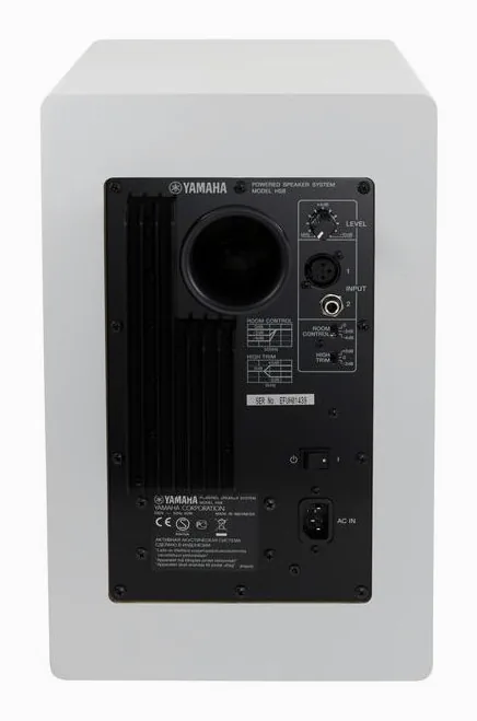 Yamaha HS 8 W, loggan och ytan