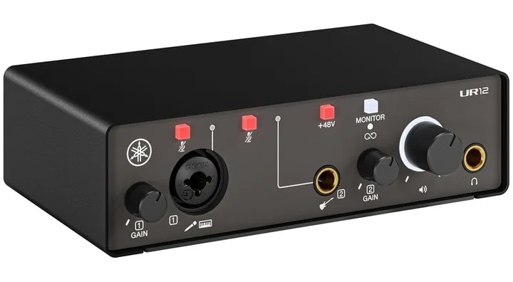Yamaha UR12 MK3 Black, höljet sett från sidan
