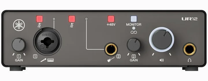 Yamaha UR12 MK3 Black, ingångarna på framsidan