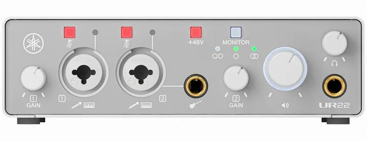 Yamaha UR22 MK3 White, anslutningarna på baksidan