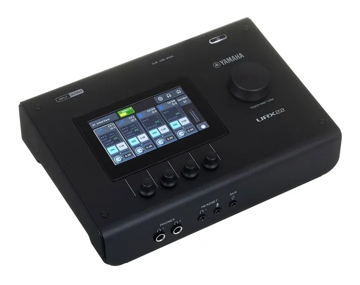 Yamaha URX22 BK, ingångarna på framsidan