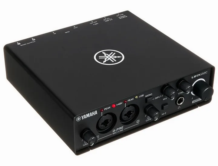 Yamaha URX22C, ovansidan av lådan