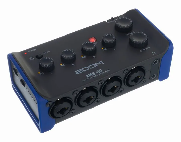 Zoom AMS-44, frontpanelen med rattarna