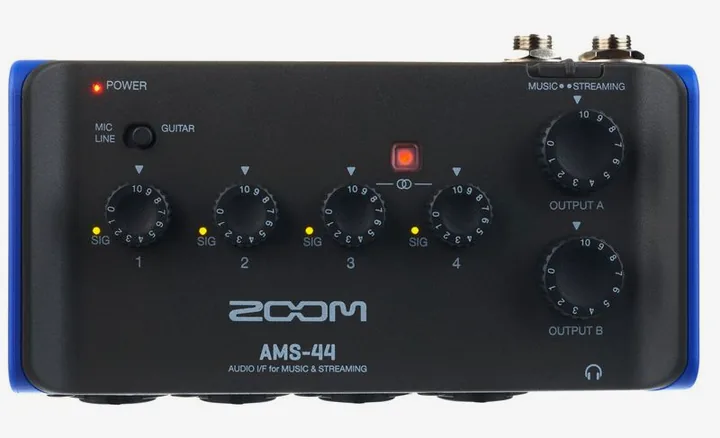 Zoom AMS-44, frontpanelen med rattarna